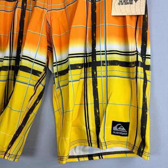 Quiksilver Men’s 30 Cypher Wonderland Board Shorts Stretch Cargo Plaid - Picture 6 of 10